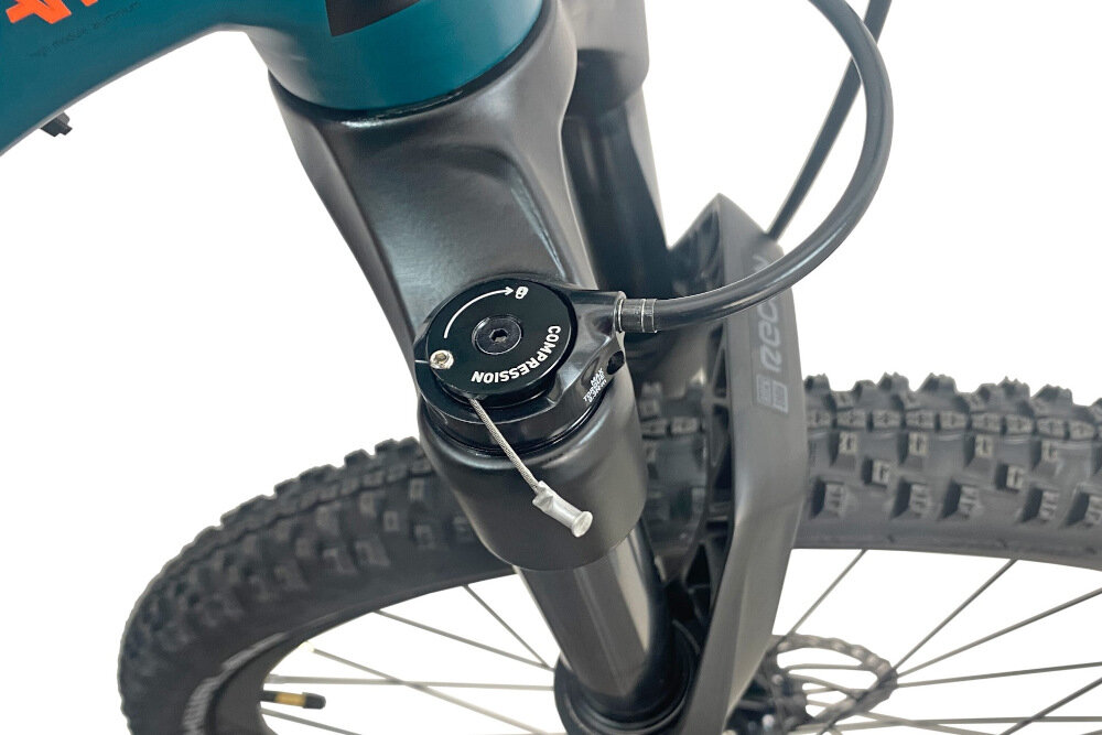 Rower górski MTB TORPADO Storm X7 M23 29 cali męski Zielony rower typu hardtail przedni amortyzator marki Rock Shox ułatwia najeżdżanie na przeszkody niweluje wstrząsy na kierownicy niska masa roweru duża sztywność