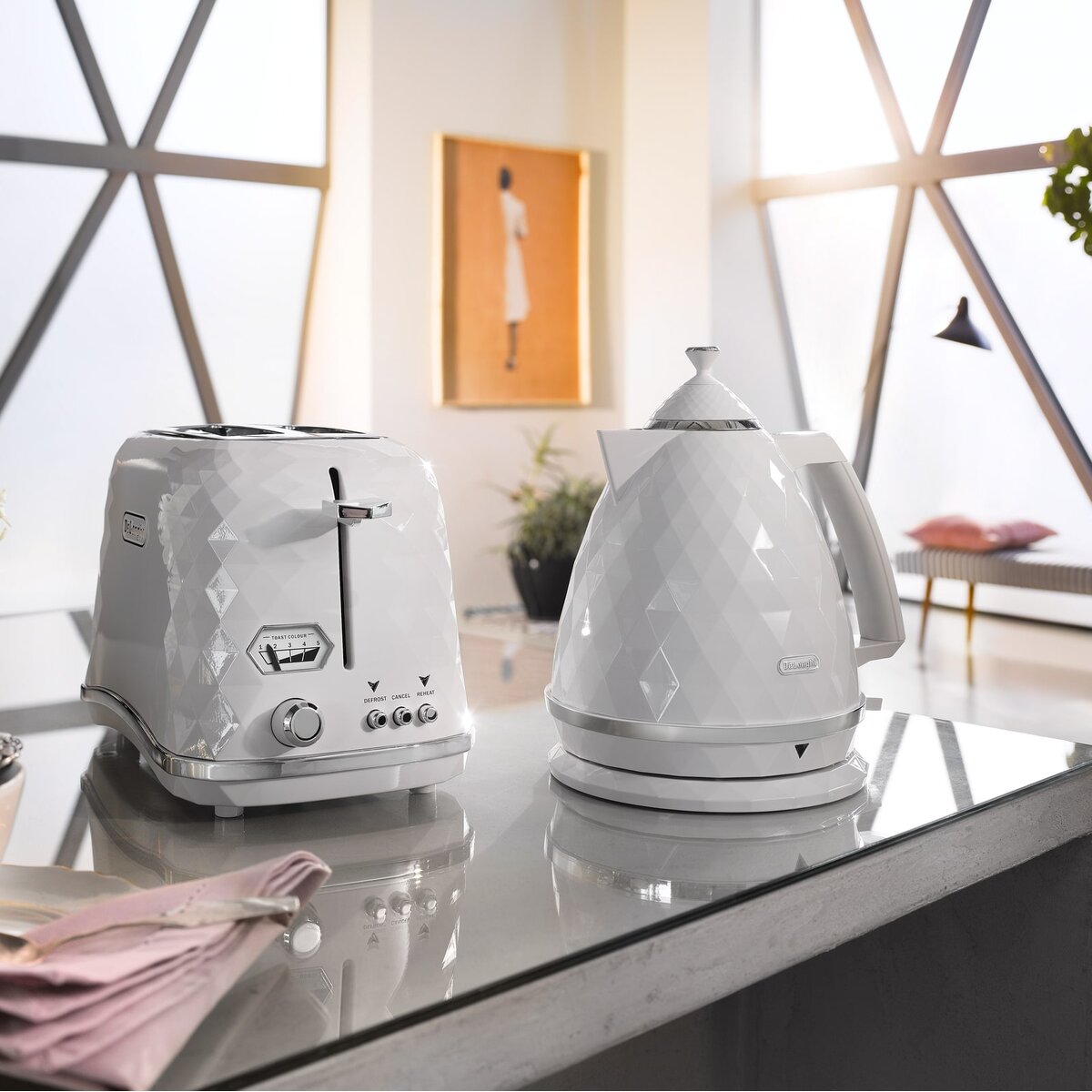 Czajnik DELONGHI Brillante Exclusive KBJX2001W sklep Avans.pl