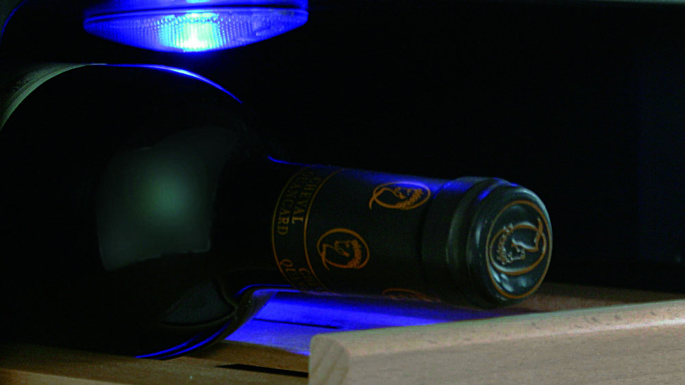 Chłodziarka Do Wina CASO GERMANY WineSafe 18 EB - Oświetlenie