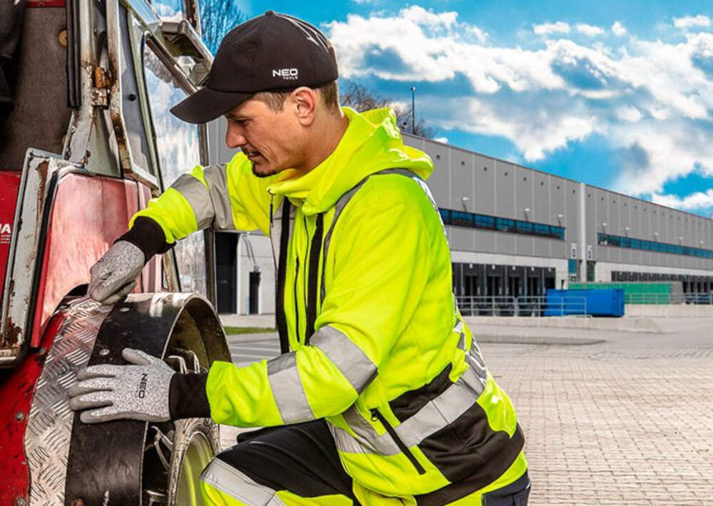 Bluza robocza NEO TOOLS 81-745-L (rozmiar L/54) wizualizacja wygląd prezentacja lifestyle