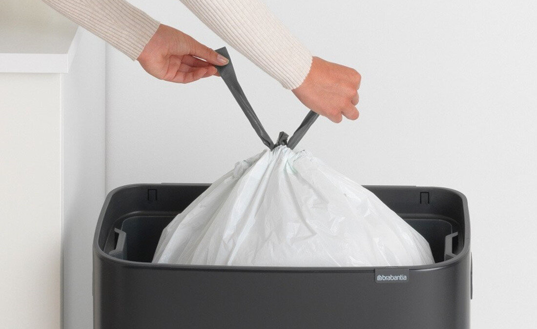 Kosz na śmieci BRABANTIA 223020 Bo Touch Bin 60 L Czarny Wygodne użytkowanie Solidna konstrukcja wysoka jakosc Wbudowany uchwyt latwe czyszczenie