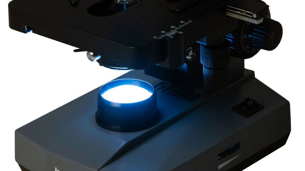 Mikroskop LEVENHUK 320 PLUS  - oświetlenie