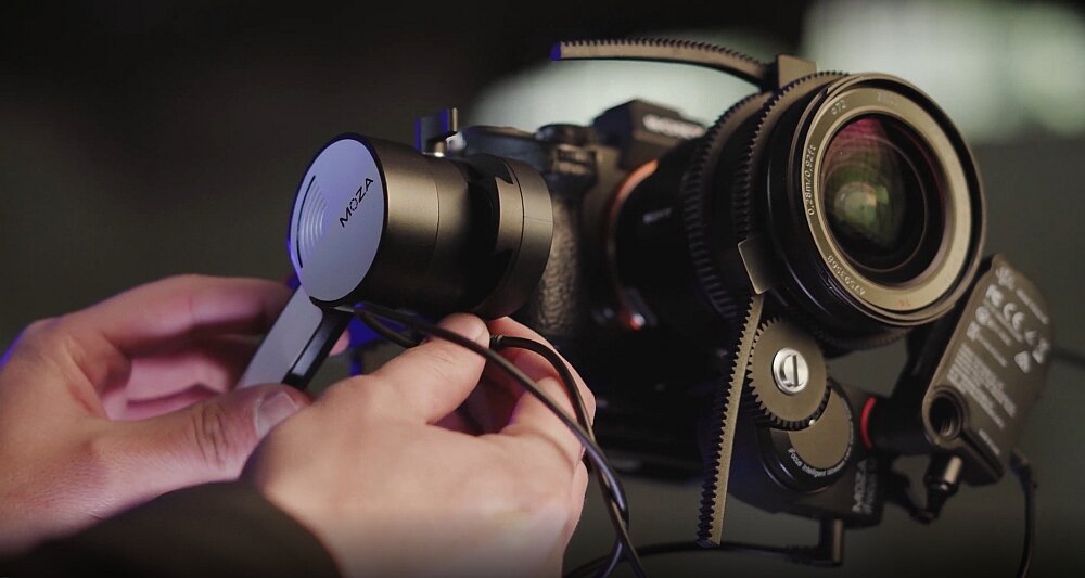 Gimbal ręczny MOZA AirCross 2 stabilizacja ujęcia kamera aparat żyroskop montaż filmowanie uchwyt bateria 