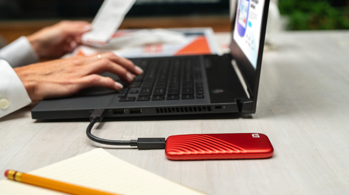 Dysk WD My Passport 1TB SSD Złoty 256-bitowe szyfrowanie sprzętowe AES ochrona hasłem zaawansowane funkcje bezpieczeństwa