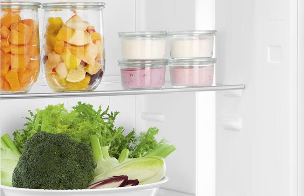 SMEG FAB32LCR5 lodówka wnętrze rodzina szklane regulowane półki pojemne szuflady żywność