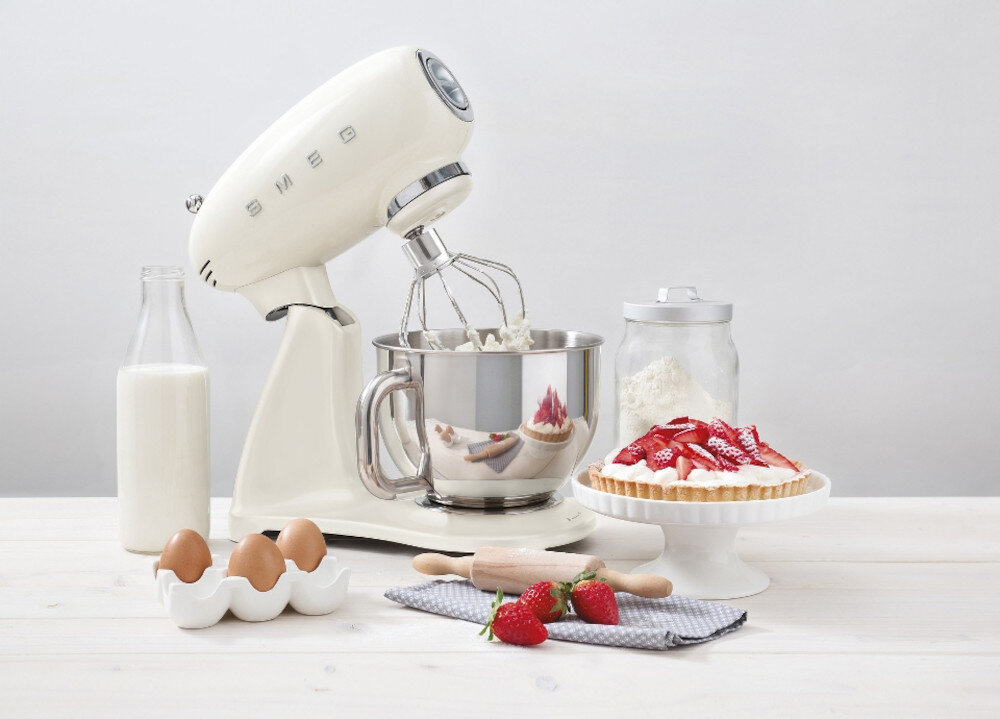 Robot kuchenny planetarny SMEG 50's Style SMF03WHEU 800W design i kolorystyka błyszczące odcienie dopasowanie wystrój  Bogata paleta kolorów tworzenie inspirujących kompozycji funkcjonalność estetyka