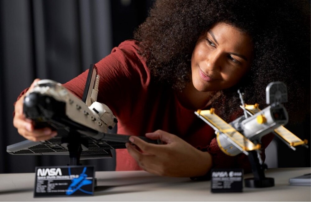 LEGO Creator Wahadłowiec Discovery NASA 10283 Relaks i wyciszenie podczas budowania pięknych modeli kolekcjonerskich