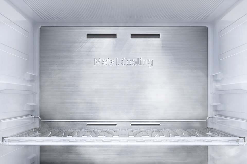 Wizualizacja panelu chłodzącego Metal Cooling, który został umieszczony na tylnej ścianie lodówki.