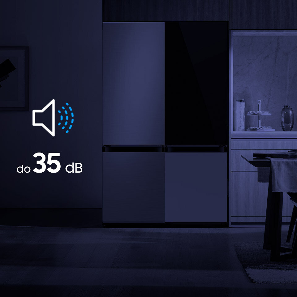 Zdjęcie dwóch lodówek Samsung w ciemnym pomieszczeniu. Grafika ilustruje informację o tym, że lodówki z linii BESPOKE są jednymi z najcichszych urządzeń dostępnych na rynku.