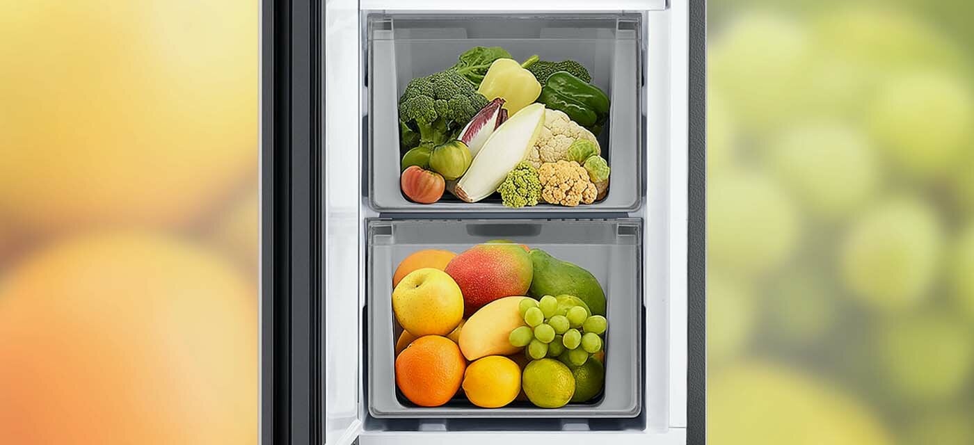 Dostępna w Media Expert chłodziarka Samsung BESPOKE posiada dwie pokaźne szuflady na warzywa i owoce, prezentowane na zdjęciu