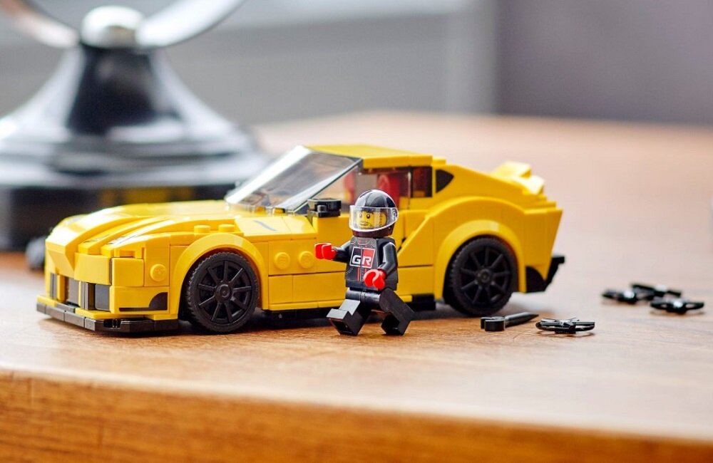 LEGO Speed Champions Toyota GR Supra 76901 Zbuduj własną replikę legendarnego samochodu Toyota GR Supra z realistycznymi detalami Emocjonujące wyzwanie konstrukcyjne i doskonały prezent dla miłośników samochodów dla dzieci od 7 roku życia 299 elementów