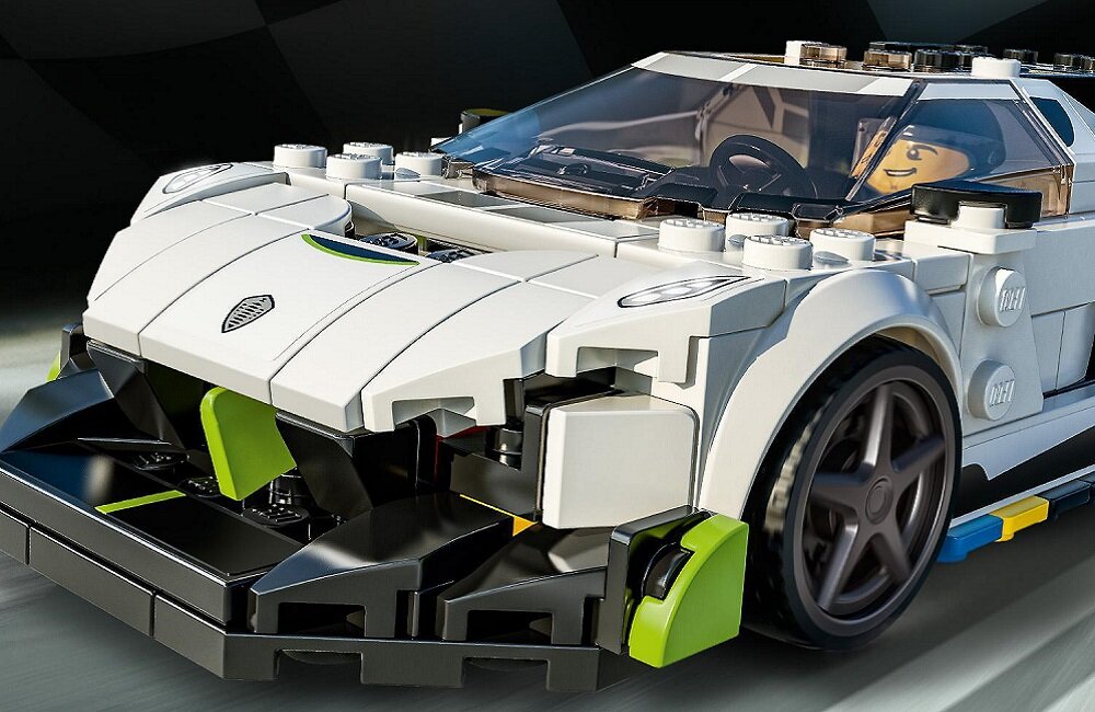 LEGO Speed Champions Koenigsegg Jesko 76900 zawiera minifigurkę ubranego w kombinezon i kask kierowcy