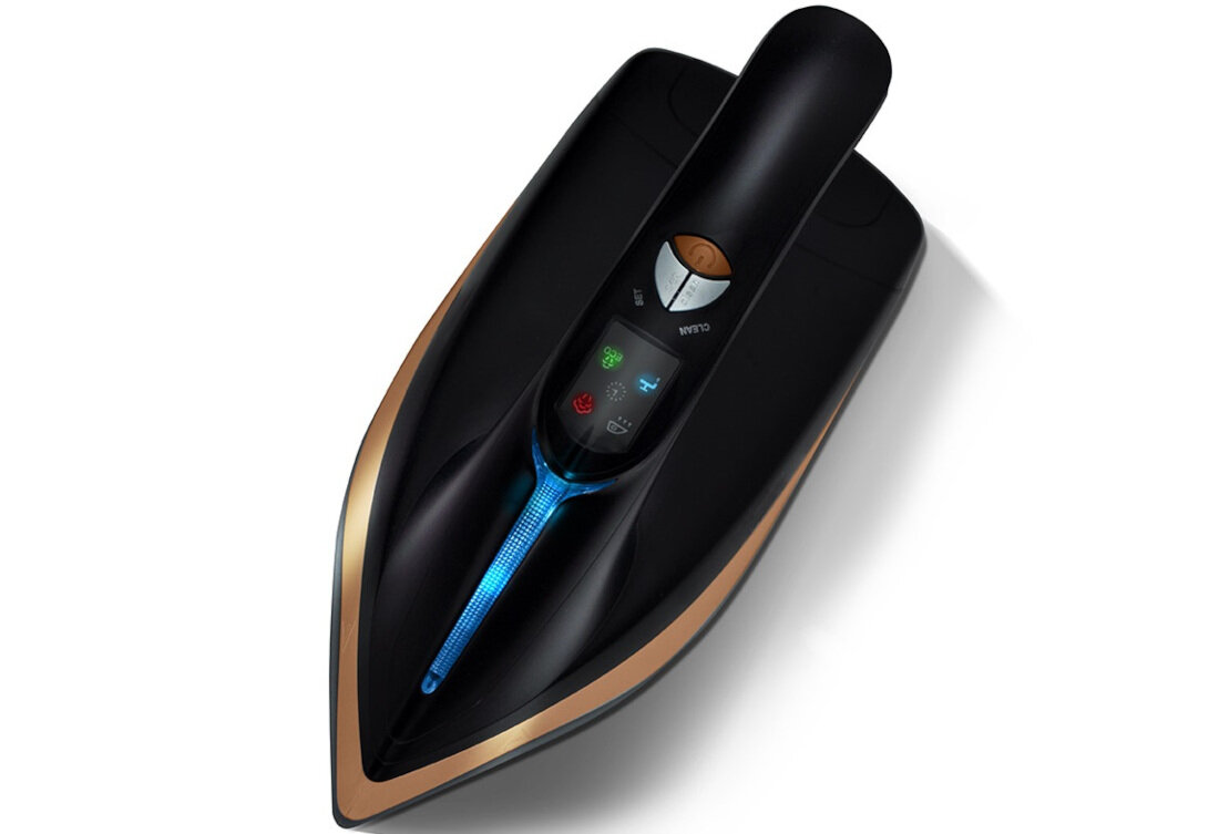 Generator pary GOTIE GGP-3000 Wygoda użytkowania lekkie długi wąż wodny prasowanie w pionie duży przycisk ergonomiczny uchwyt przenoszenie bezpieczenstwo schowek przewód porządek