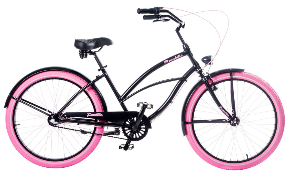 Rower miejski PLUMBIKE La Donna Night Heart 3B 26 cali damski Czarny damski miejski w czarnym kolorze z różwoymi akcentami liczne elementy poprawiające komfort użytkowania oświetlenie na przód i tył osłona łańcucha podzespoły SHIMANO błotniki retro design