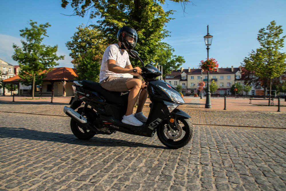 Motorower ZNEN Formax Euro 5 Czarny hamulec przedni tarczowy przekładnia bezstopniowa