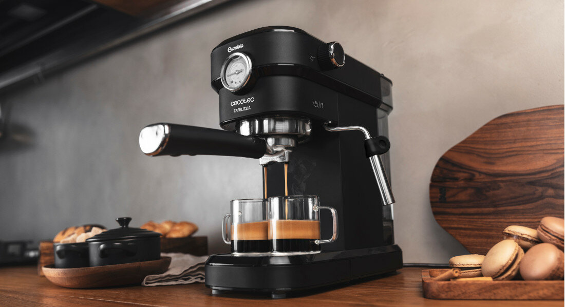 Кофеварка CECOTEC Cafelizzia 790 Pro, черная, элегантный дизайн.