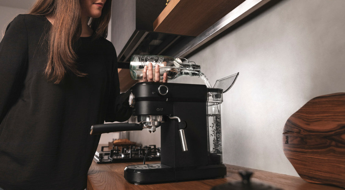 Кофемашина CECOTEC Cafelizzia 790 Pro, черная, со съемным резервуаром для воды объемом 1,2 л.