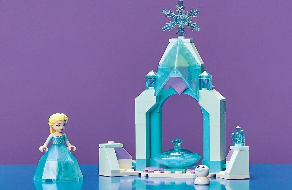 LEGO Disney Dziedziniec zamku Elzy 43199 Skrojony dla prawdziwej małej księżniczki Zapraszamy małe damy do wspólnej zabawy