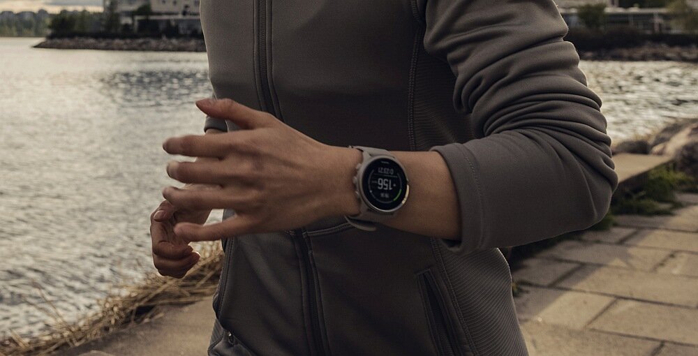 Smartwatch 5 Peak  ekran bateria pomiar czujniki zdrowie sport tryby aplikacje łączność 
