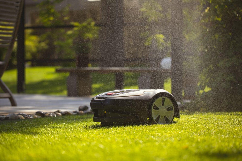 GREENWORKS OptiMow 5 Bluetooth (2513307) robot koszący funkcjonalny sprzęt ogrodowy koszenie trawnik zasilanie bateria bezprzewodowy aplikacja