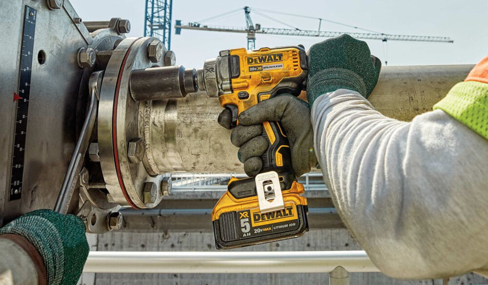 Klucz udarowy DEWALT DCF891N-XJ stalowy zaczep do paska