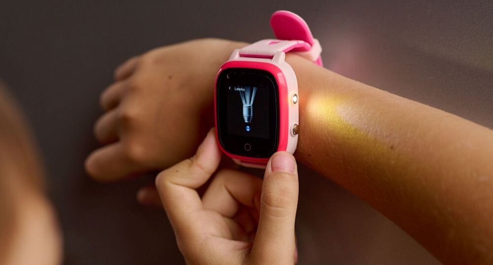Smartwatch GARETT Kids Sun Pro 4G ekran bateria czujniki zdrowie sport pasek ładowanie pojemność rozdzielczość łączność sterowanie krew puls rozmowy smartfon aplikacja