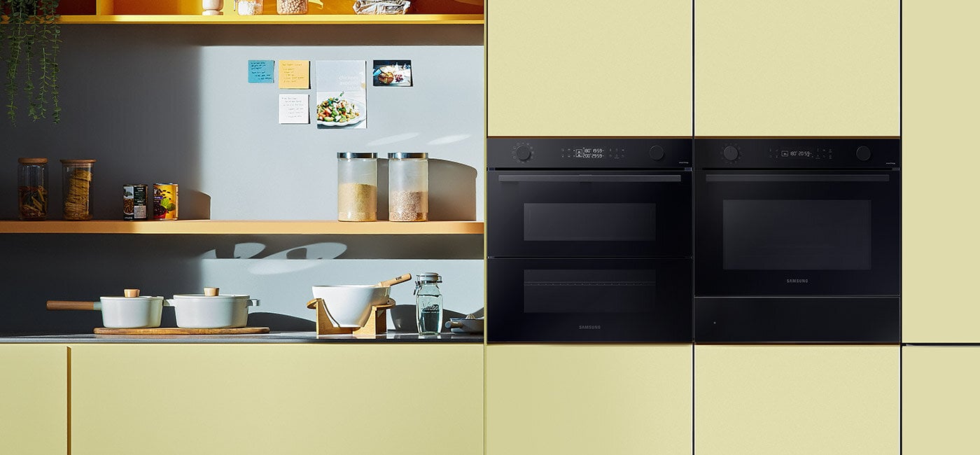 Grupa urządzeń Samsung została przedstawiona w utrzymanej w pastelowych kolorach zabudowie kuchennej