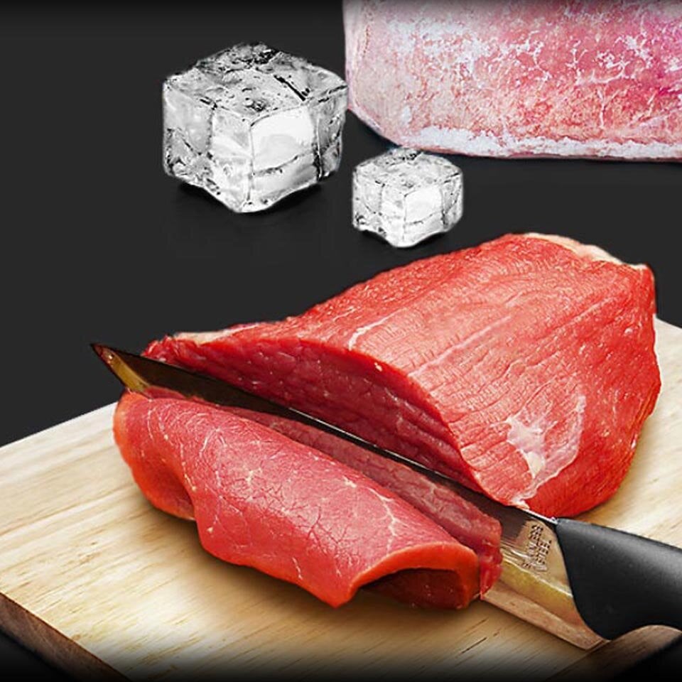 Krojenie rozmrożonego mięsa pokazane na zdjęciu