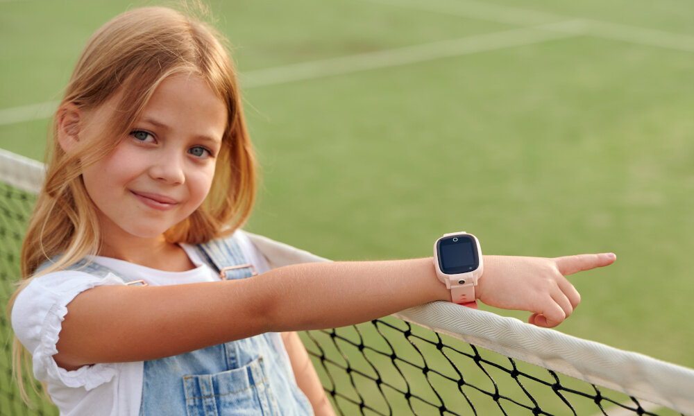 Smartwatch GARETT Kids Twin 4G    ekran bateria czujniki zdrowie sport pasek ładowanie pojemność rozdzielczość łączność sterowanie krew puls rozmowy smartfon aplikacja 