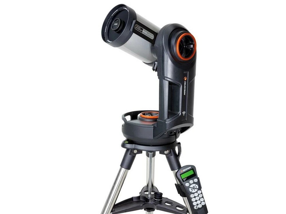 Tubus optyczny Celestron SCT 5 na statywie z bliska  