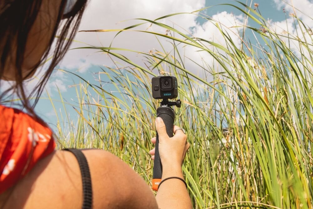Kamera sportowa GOPRO HERO11 Black Mini  sport montaż nagrywanie stabilizacja montaż edycja filtry ostrość śledzenie tryby bateria akumulator zasilanie ładowanie rozdzielczość filmy obudowa odporność wielkość łączność sterowanie 