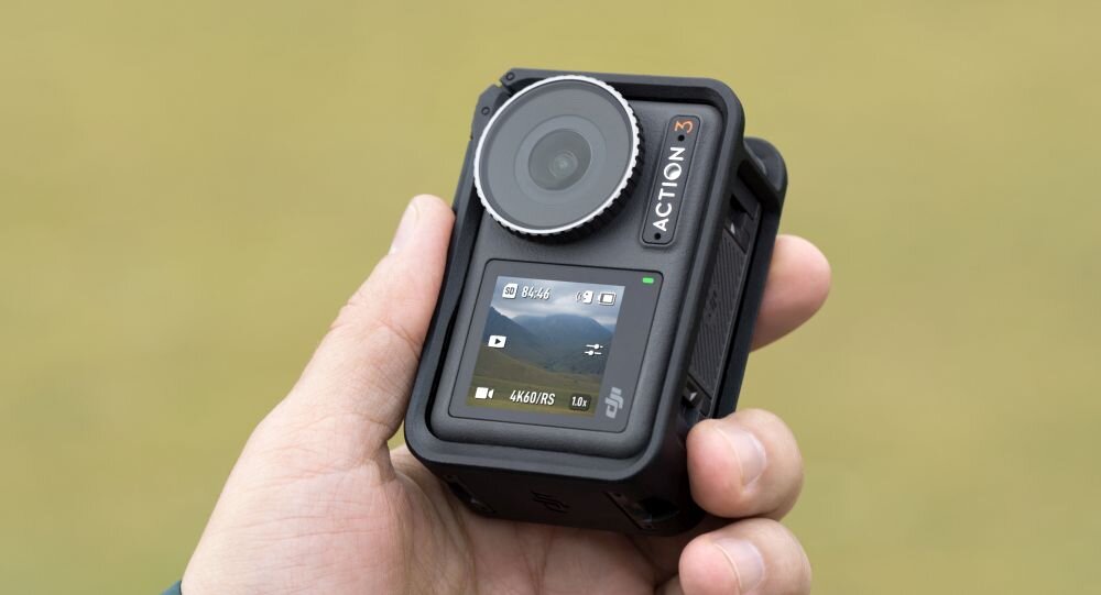 Kamera sportowa DJI Osmo Action 3  sport montaż nagrywanie stabilizacja montaż edycja filtry ostrość śledzenie tryby bateria akumulator zasilanie ładowanie rozdzielczość filmy obudowa odporność wielkość łączność sterowanie 