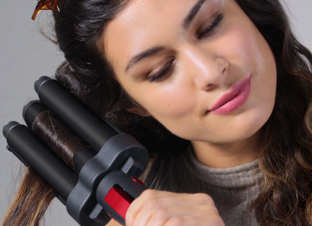 Falownica REVLON RVIR3056UKE 30 ustawień temperatury dostosowanie ciepłoty urządzenia łatwy wybór odpowiedniej temperatury rodzaj włosów optymalna stylizacja minimalizacja ryzyka ich przegrzania wszechstronna dopasowanie do różnych typów włosów 