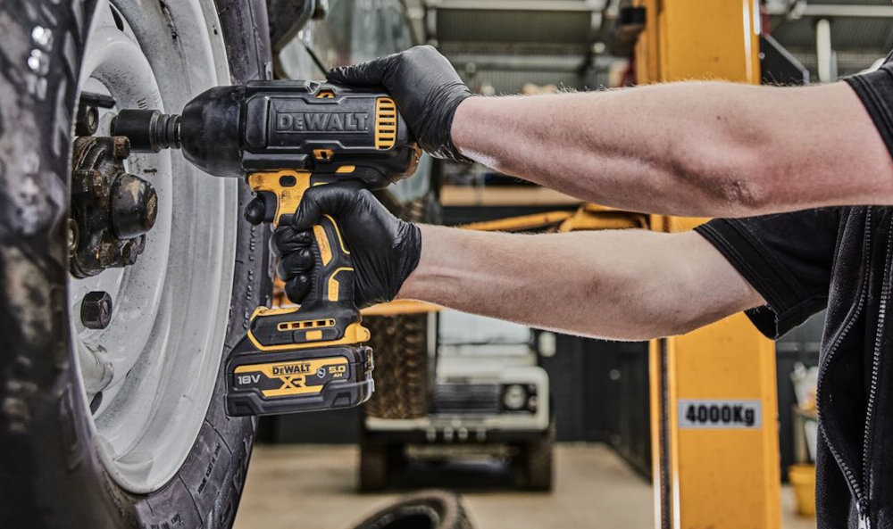 Klucz udarowy DEWALT DCF900P2G bieg 4 wieksza kontrola i precyzja tryb Precision Wrench praca z udarem czestotliwosc 1800 ud/min