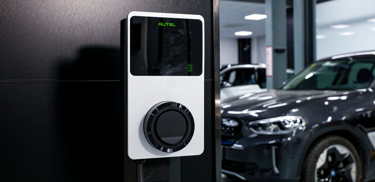 Ładowarka do samochodu elektrycznego AUTEL AC Wallbox zabezpieczenie monitorowanie obsługa aplikacja