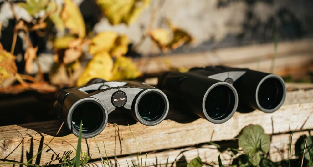 Lornetka FUJINON KF 10x25 M-R II   optyka waga konstrukcja ogniskowa zoom przybliżenie dioptria muszle oczne obiektywy soczewki pryzmat powłoka gwint okulary obserwacja przyroda sport powiększenie 