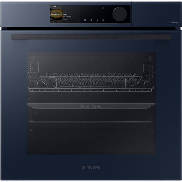 Piekarnik Samsung Steam Cook NV7B6685AAN w kolorze Clean Navy wraz z zawartością opakowania