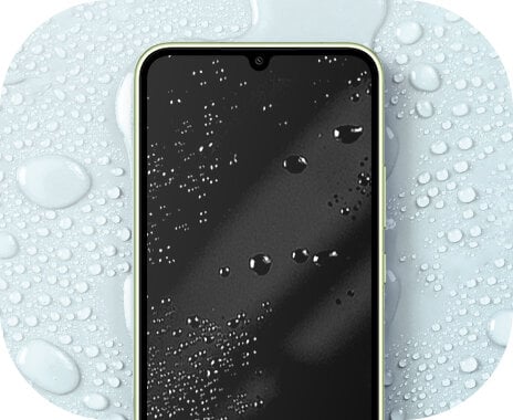 Na zdjęciu pokazano Galaxy A34 5G z czarnym ekranem, na którym widać krople wody na i wokół urządzenia.
