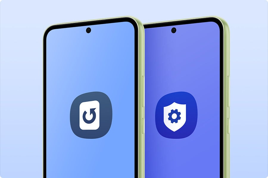 Dwa Galaxy A54 5G w kolorze limonkowym stoją obok siebie. Na ekranie pierwszego urządzenia znajduje się ikona OS Update. Na ekranie drugiego urządzenia widnieje ikona Knox Advanced Setting.