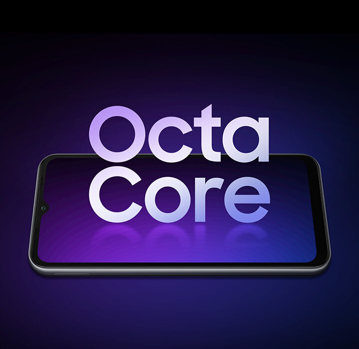 Gdy Galaxy A14 leży na plecach, na ekranie pojawia się duże słowo „Octa Core”.