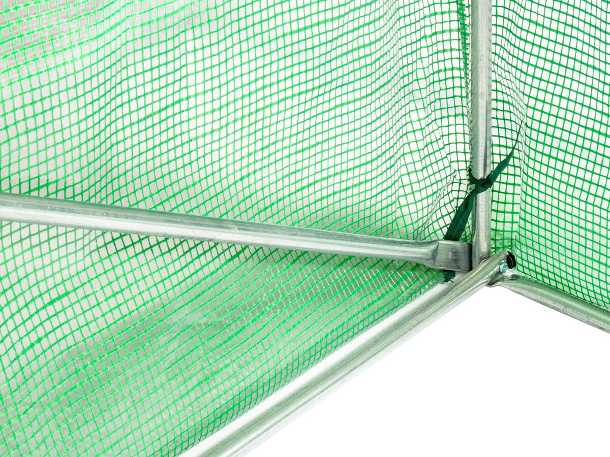 Szklarnia MIRPOL 300 x 600 x 200 cm Zielony, fartuch, zakotwiczenie, podłoże, wytrzymałość, na białym tle narożnik wewnętrzny szklarni wraz z konstrukcją szkieletu