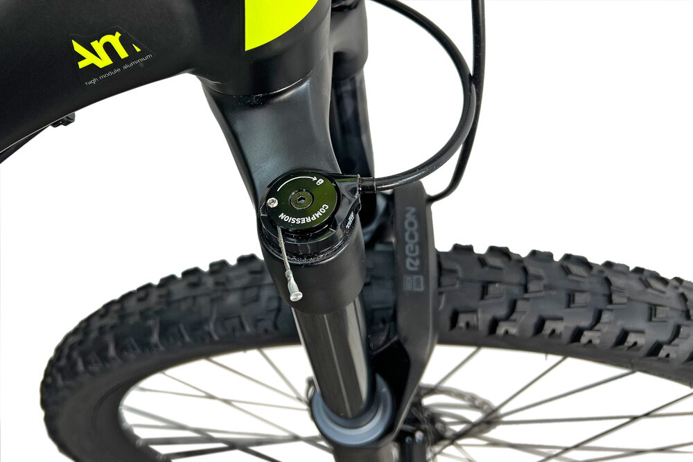 Rower górski MTB TORPADO Devon 1.0 M17 27.5 cala męski Czarno-żółty rower typu hardtail przedni amortyzator marki Rock Shox ułatwia najeżdżanie na przeszkody niweluje wstrząsy na kierownicy niska masa roweru duża sztywność
