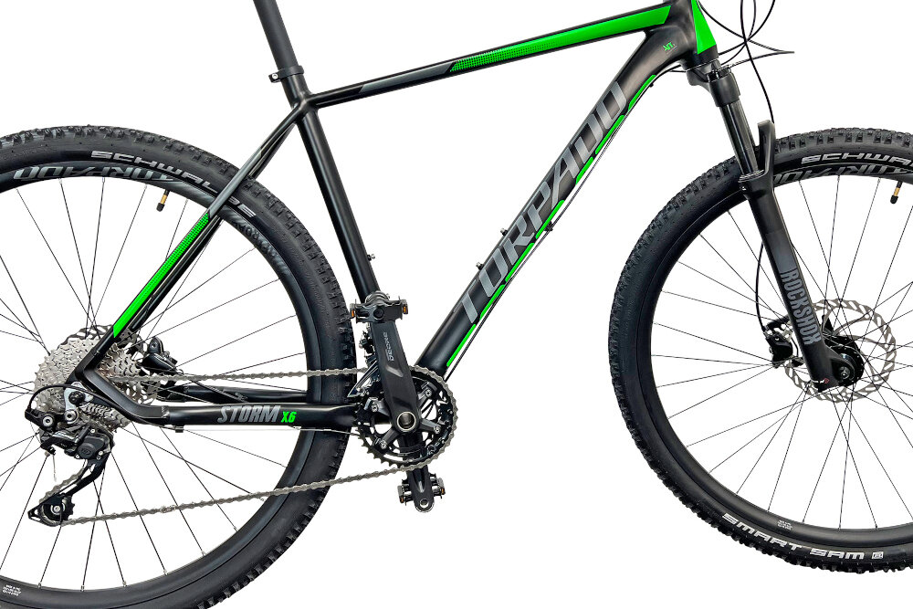 Rower górski MTB TORPADO Storm X6 M23 29 cali męski Czarno-zielony rama aluminiowa 23-calowa zwinny lekki łatwo podnieść odporne na korozję wybór ramy wzrost mierzony w zrelaksowanej pozycji kalkulator rozmiaru ramy dla osób o wzroście od 190 do 200 cm