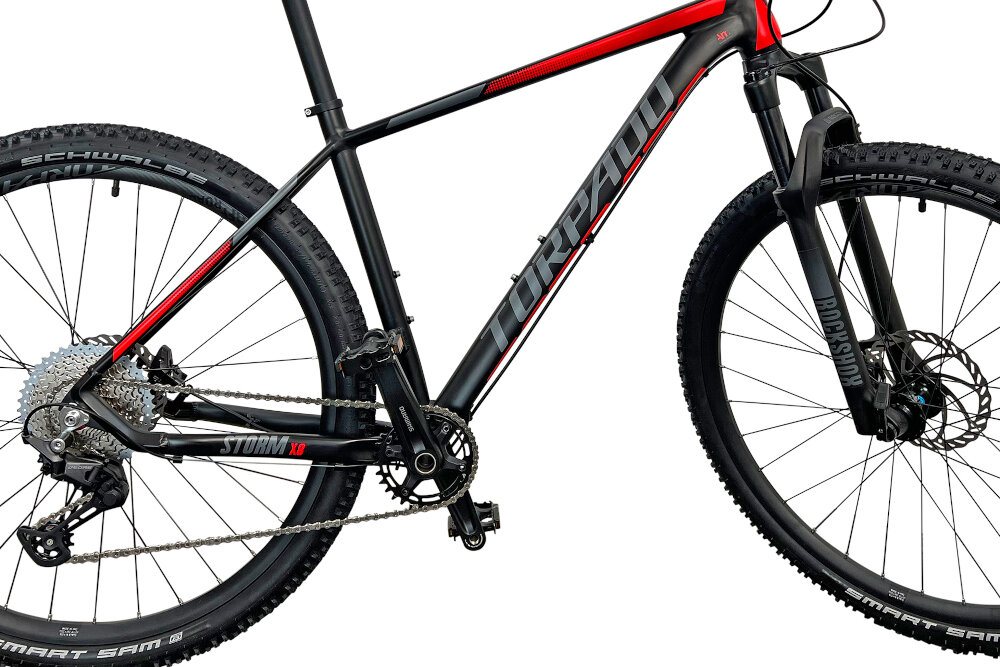 Rower górski MTB TORPADO Storm X8 M23 29 cali męski Czarno-czerwony rama aluminiowa 23-calowa bardzo zwinny lekki odporny na korozję wybór ramy wzrost mierzony w zrelaksowanej pozycji typ roweru kalkulator rozmiaru ramy dla osób o wzroście od 190 do 200 cm