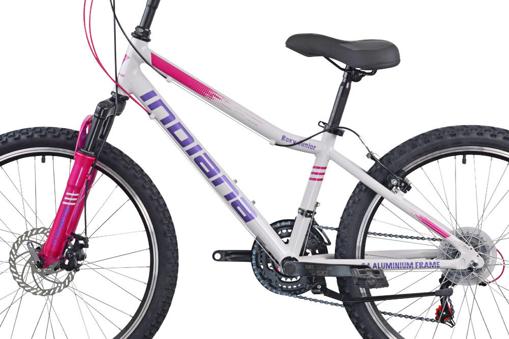 Rower młodzieżowy INDIANA Roxy Jr 24 cale dla dziewczynki Biało-różowy rama zaprojektowana z myślą o najmłodszych rowerzystach 13-calowa aluminiowa rower jest lżejszy jazda bardziej płynna dostosowana do najmłodszych geometria roweru ułatwia wsiadanie zsiadanie łatwiejsze manewrowanie wybór rozmiaru ramy wzrost Twojego dziecka mierzony w zrelaksowanej pozycji typ roweru