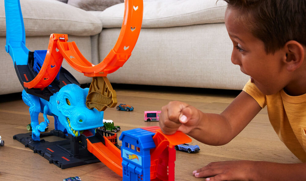 Tor Hot Wheels City Pętla T-Rexa HKX42 wysoka jakośc wykonania trwałe materiały długotrwałe użytkowanie bezpieczeństwo najmłodszych w pełnie bezpieczna zabawa spełnia wszystkie standardy jakości dla najmłodszych dzieci 