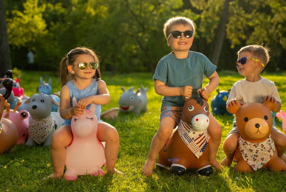 Skoczek SUN BABY Żaba J06.030.0.2 dla dzieci powyzej 12 miesiaca zycia forma aktywnosci fizycznej wzmocnienie miesni nog stymulacja ukladu krazenia maksymalny udzwig do 45 kg