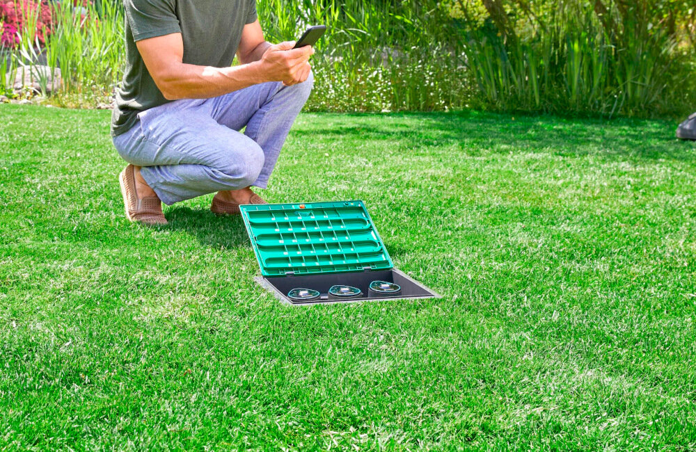 Skrzynka na zawory GARDENA 1286-20 do użyku od razu po zakupie samodzielne określenie wszystkich parametrów pracy w pełni zautomatyzowany system podlewający rośliny w ogrodzie