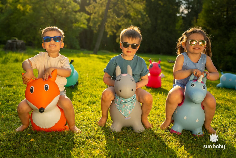 Skoczek SUN BABY Reksio J06.017.0.2 dla dzieci powyzej 12 miesiaca zycia forma aktywnosci fizycznej wzmocnienie miesni nog stymulacja ukladu krazenia maksymalny udzwig do 45 kg