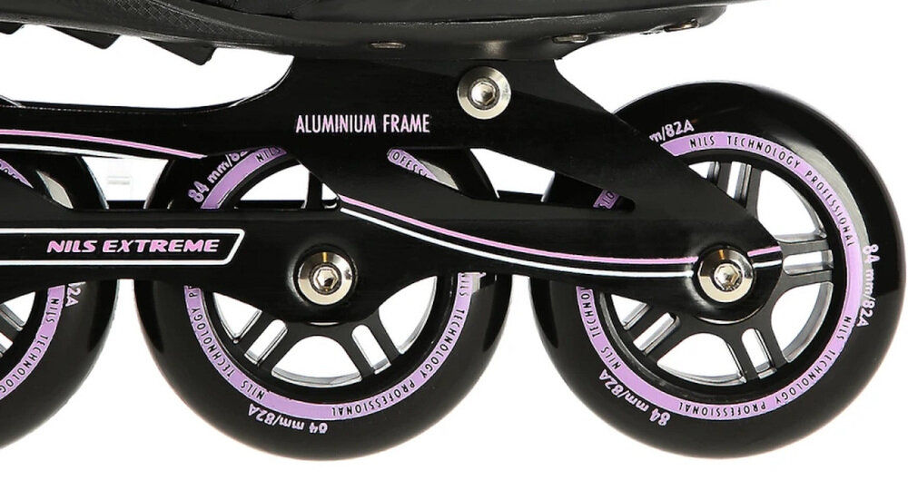 Łyżworolki NILS EXTREME NA9157 rozmiar 44 Czarno-fioletowy kolka miekkie z materialu PU twardosc 82A srednica 84 mm grubosc 24 mm dobra przyczenosc tlumia drgania lozyska ABEC-9 Chrome